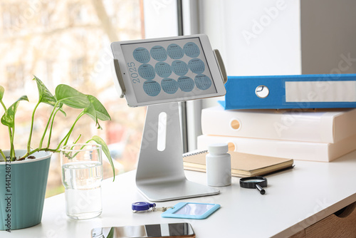 Tablet computer with calend...