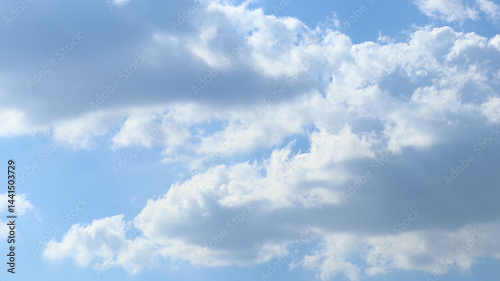 Obraz premium Beautiful fluffy cloud with blue sky. Cloudscape scene of heaven. Soft and light backdrop.