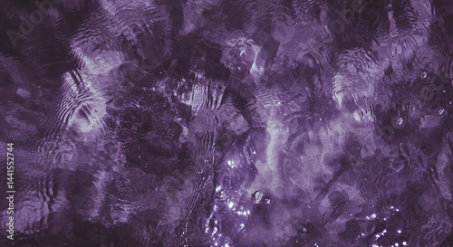 Obraz na płótnie dark violet water background w salonie