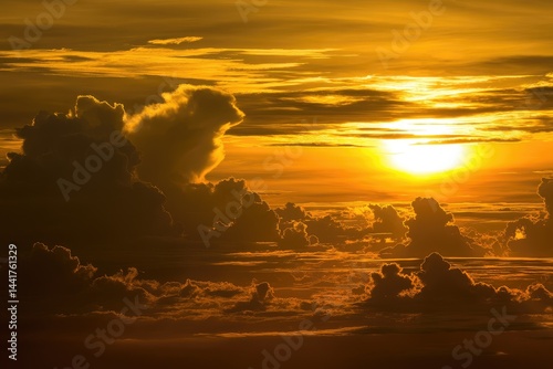 Obraz na płótnie Golden Sunrise Cloudscape w salonie