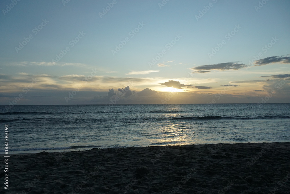 Obraz premium Sunset reflection over tranquil ocean waves beach scenic view serene atmosphere coastal landscape