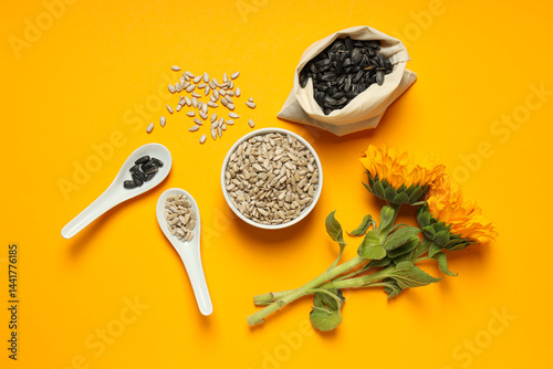 Obraz na płótnie Sunflower seeds, concept of tasty snack, concept of harvest w salonie