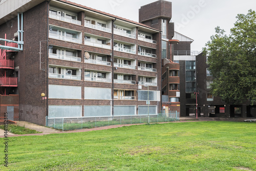 Canvas Print Boarded up council block in Grahame park estate in London, England