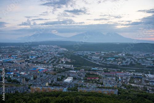 Obraz na płótnie Morning cityscape. Top view of the buildings and streets of the city. Residential urban areas at twilight at dawn. Volcanoes in the distance. Petropavlovsk-Kamchatsky, Kamchatka, Far East of Russia. w salonie