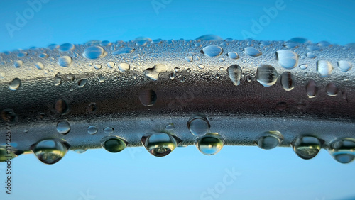 Obraz na płótnie water drops om metal surface close up w salonie