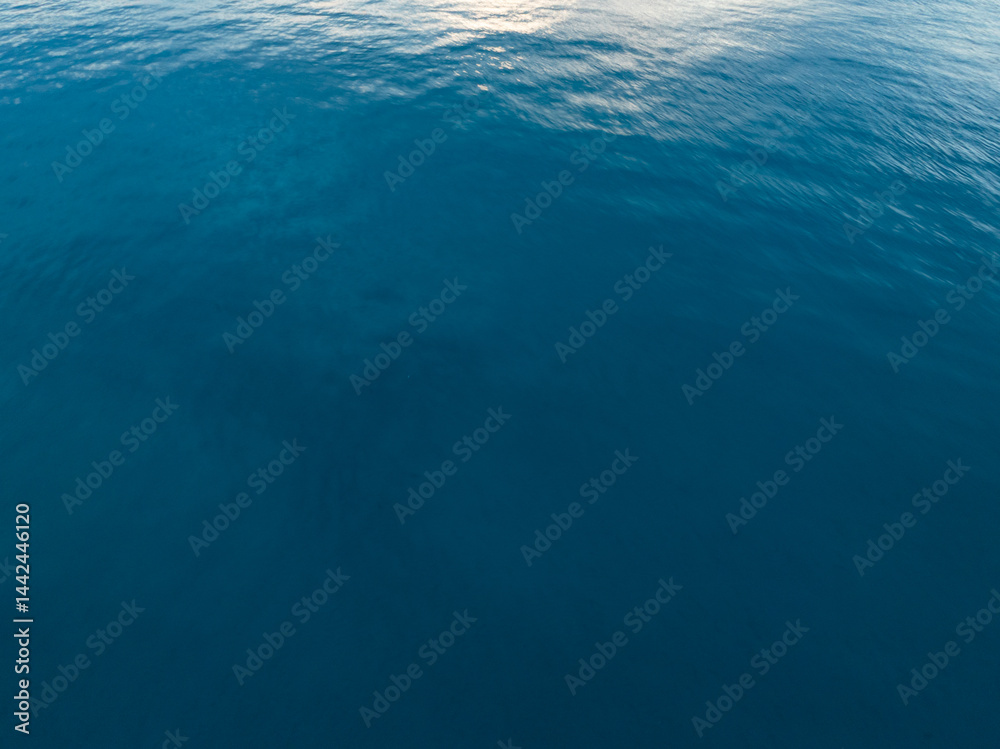 Obraz premium Aerial view beautiful sea surface nature background,Amazing waves texture ocean sea background