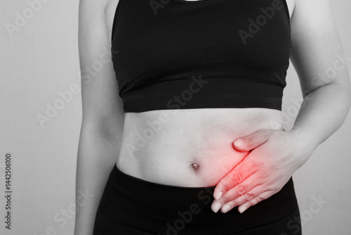 Obraz na płótnie Girl holding her left side of her body in pain. w salonie