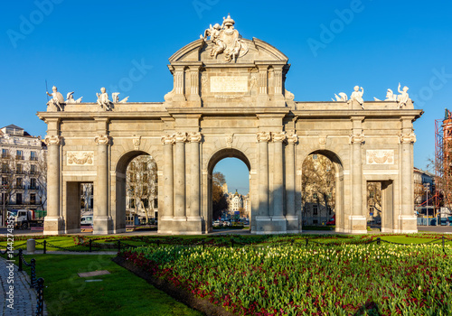 Obraz na płótnie Puerta de Alcala gate in Madrid, Spain w salonie