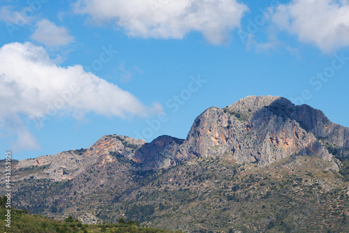Cordillera Sierra de Benicadell que sirve de frontera entre la provincia de Valencian y la proviencia de Alicante en la comunidad valenciana, España