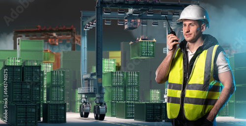 Male worker in reflective v...