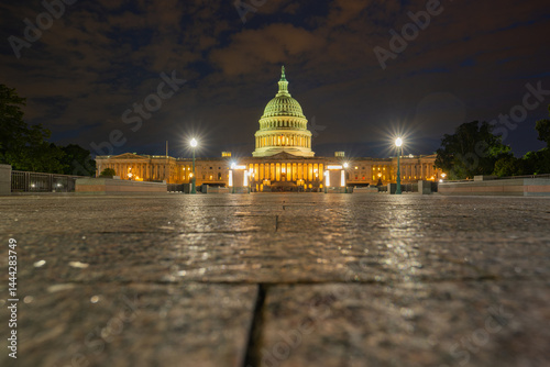 Obraz na płótnie Washington, DC is the capital of the USA. The state capitol buildings in Washington, DC. The Congress in Washington, DC. American flag waving. The Capitol Hill in Washington, DC. w salonie