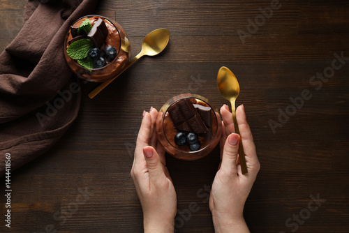 Obraz na płótnie Chocolate mousse in a glass on a dark background. w salonie