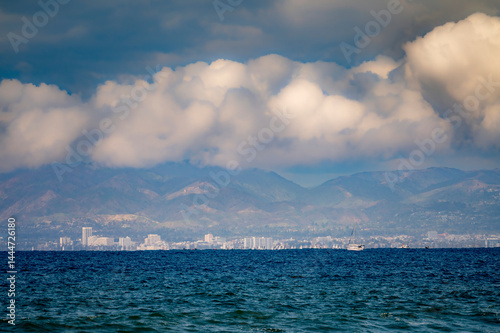 Obraz na płótnie Inland angle of coastal section of the South Bay, Southern California with dramatic blue and cloudy sky w salonie