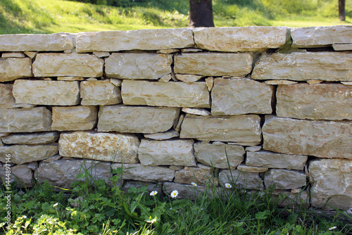 Mur en pierre sèche