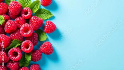 Obraz na płótnie Fresh raspberries on blue background. w salonie