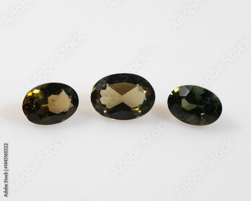 Obraz na płótnie Three Faceted Oval Olive Green Gemstones on White Background w salonie