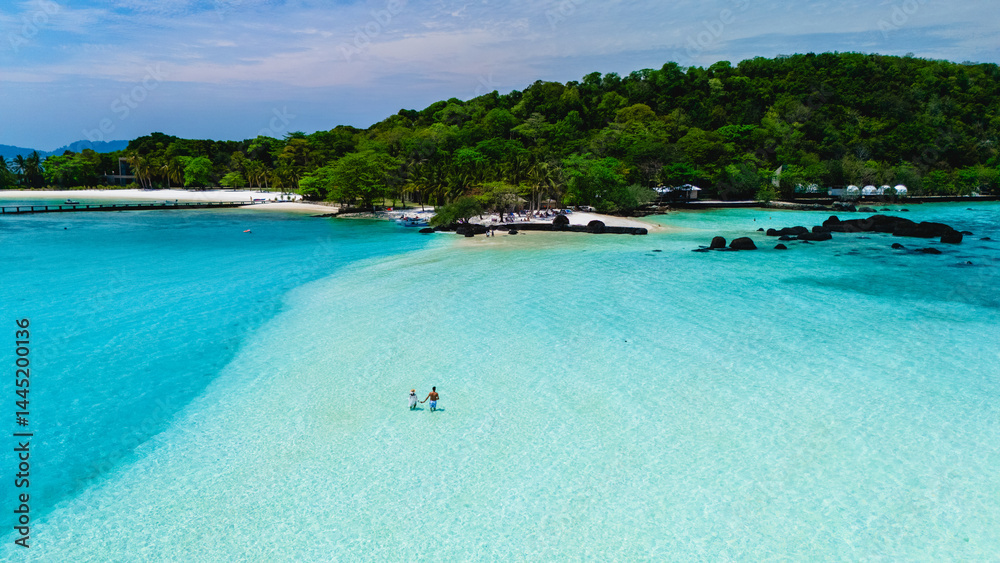 Fototapeta premium Discover the pristine beaches and tranquil waters of Koh Mak and Koh Kham Island in Thailand