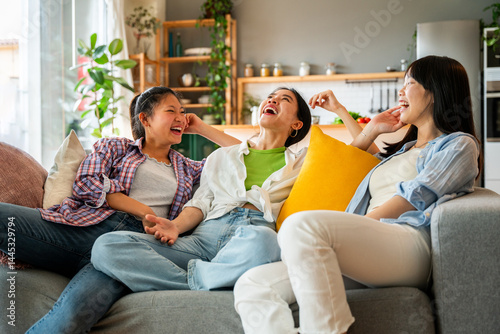 Happy beautiful chinese women friends bonding at home - Playful pretty asian female adults meeting and having fun at home, concepts about lifestyle, domestic life and friendship