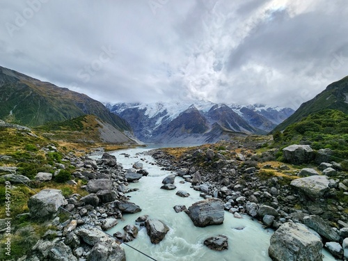 Foto river in the mountains