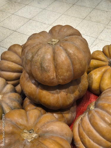 Obraz na płótnie pumpkins for sale in the supermarket w salonie