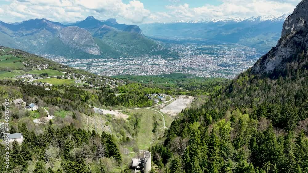 Grenoble depuis le tremplin olympique de St Nizier du moucherotte