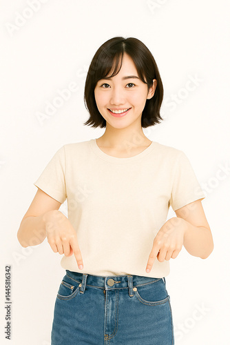 人物：指をさす日本人女性（下方向）