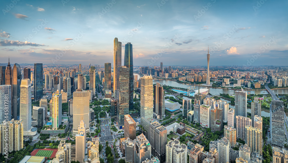 Obraz premium Panoramic view of the modern city financial district skyline and river at sunset in Guangzhou, China.