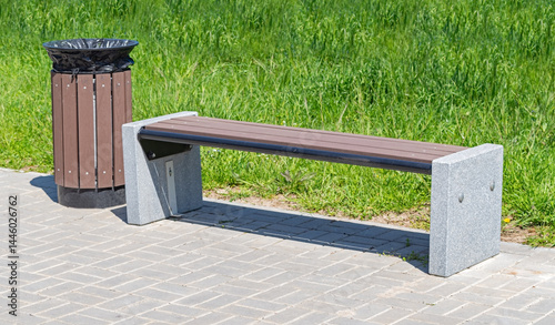 Obraz na płótnie Park Bench and garbage container w salonie