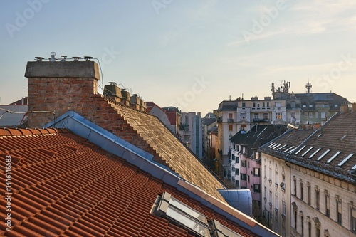 Obraz na płótnie Tiled Building Roofs Over a City Street w salonie