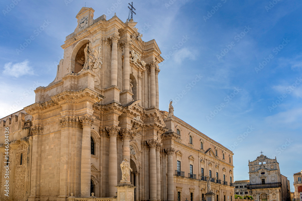 Obraz premium Facade of the Metropolitan Cathedral of the Nativity of Mary of Syracuse, Sicily, Italy, with beautiful morning light