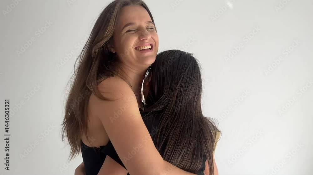 mãe e filha juntas celebração dia das  mães 