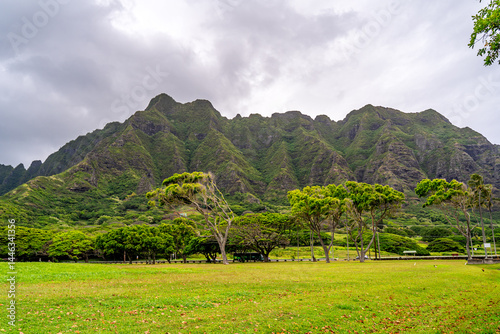 Obraz na plátne A view of the mountain side of Kualoa Regional Beach Park at O`ahu, Hawaii
