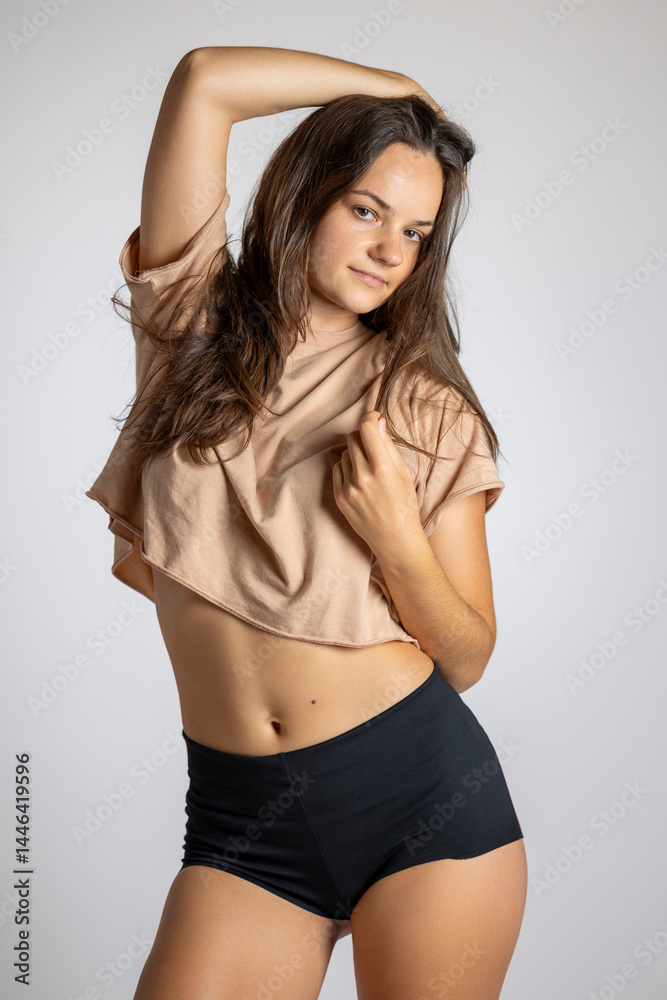 Obraz premium Young women posing with short shirt