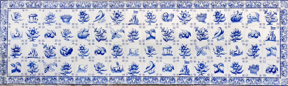 Fototapeta premium Beautiful portuguese azulejos