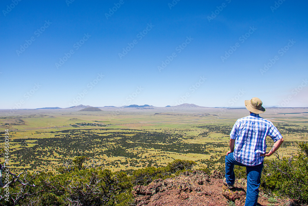 Fototapeta premium Viewing the amazing Raton-Clayton volcanic field at Capulin Volcano National Monument.