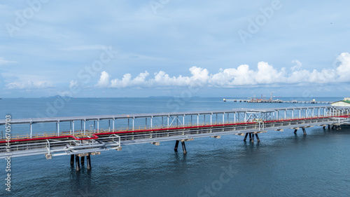 Obraz na płótnie Aerial view industrial oil and gas pipeline system, Energy industry pipeline structure oil and gas refinery, Industrial pipeline system petrochemical plant refinery, Petrochemical pipeline network. w salonie