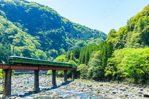 Canvastavla ゆふいんの森号と初夏の景色　大分県玖珠郡　Yufuin no Mori and early summer scenery