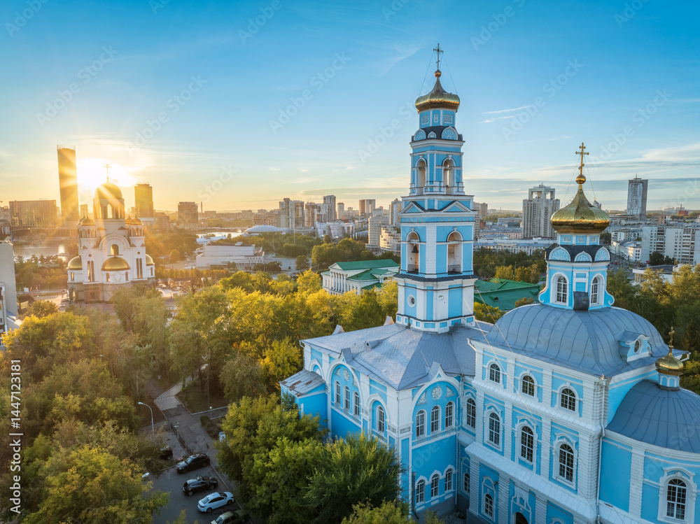 Obraz premium Summer Yekaterinburg, Temple of the Ascension and Temple on Blood in beautiful clear sunset.