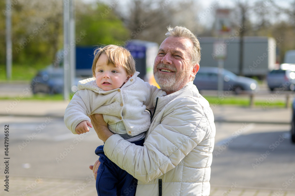Fototapeta premium Smiles In Spring Sunshine