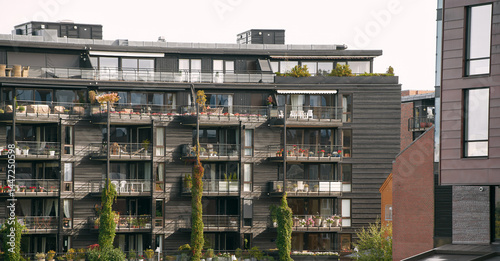 Obraz na płótnie Urban residential complex with balconies and garden w salonie