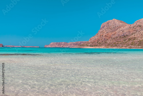 Obraz na płótnie Stunning coastal view with turquoise waters and rocky landscape w salonie