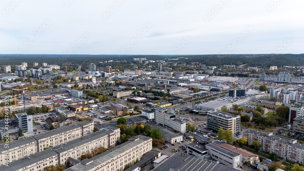 Obraz premium Aerial View of Urban Landscape with Mixed Buildings