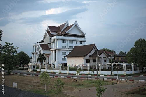 Obraz na płótnie Imposing architecture in the city of Pakse w salonie