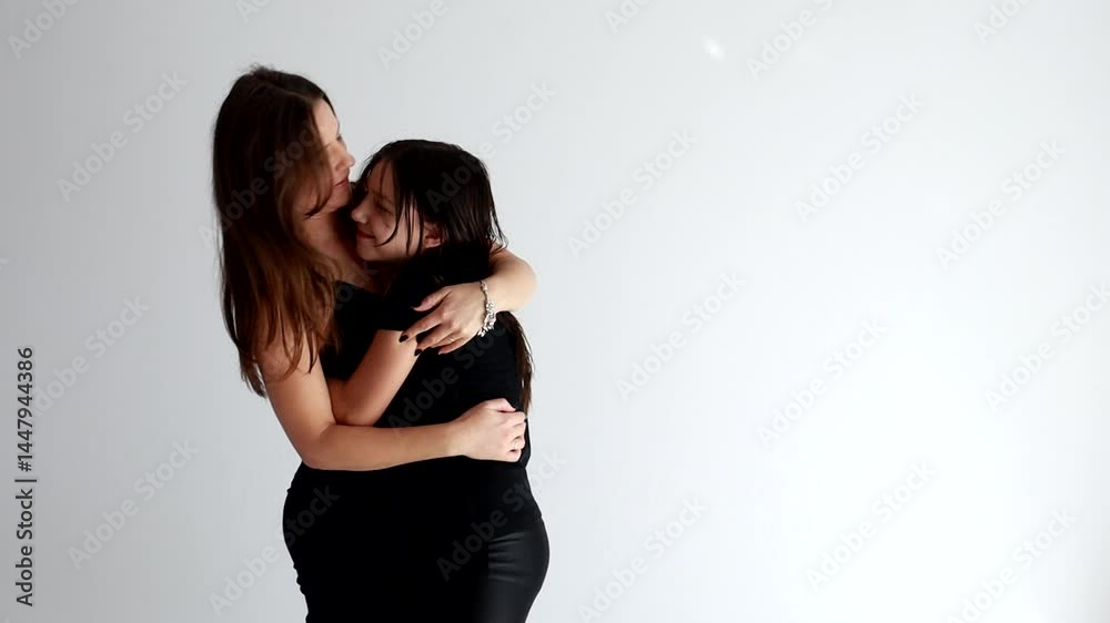 mãe e filha juntas celebração dia das  mães 