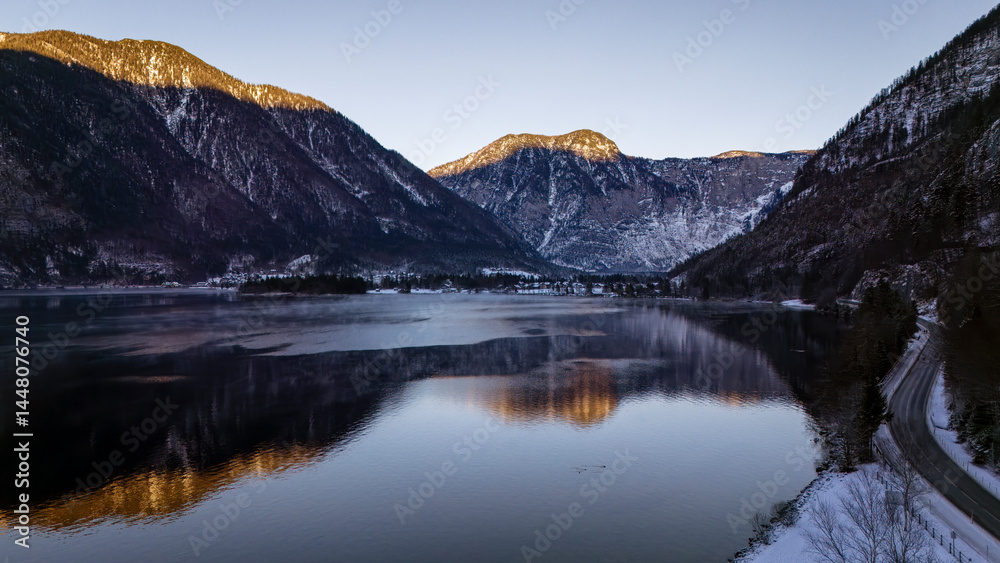 Fototapeta premium Mountains in hallstatt from drone