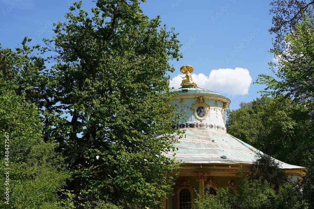 Das Chinesische Haus im Park Sanssouci im Frühling