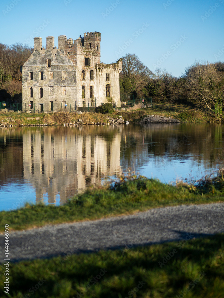 Obraz premium Stunning remains of Menlo castle with reflection in river Corrib. Popular landmark in Galway city, Ireland. Nobody. Travel and tourism. Rich people mansion ruin. Irish history.