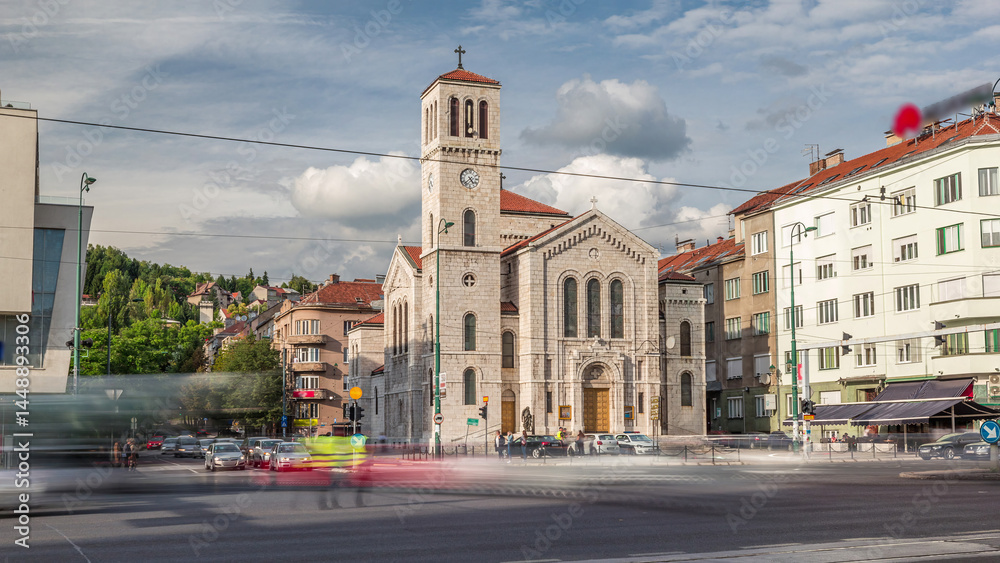 Naklejka premium City traffic and people on the cross walk in front of Saint Joseph's Church on Titova street timelapse hyperlapse in Sarajevo, Bosnia