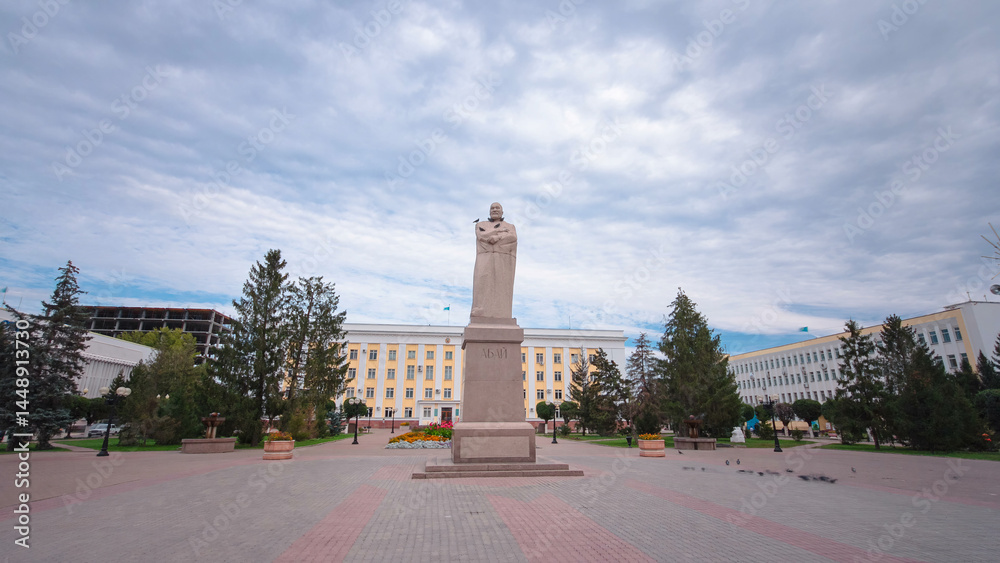 Obraz premium Monument to Abai in Uralsk timelapse hyperlapse.