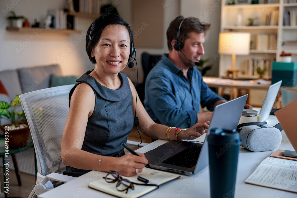 Online consultant working 